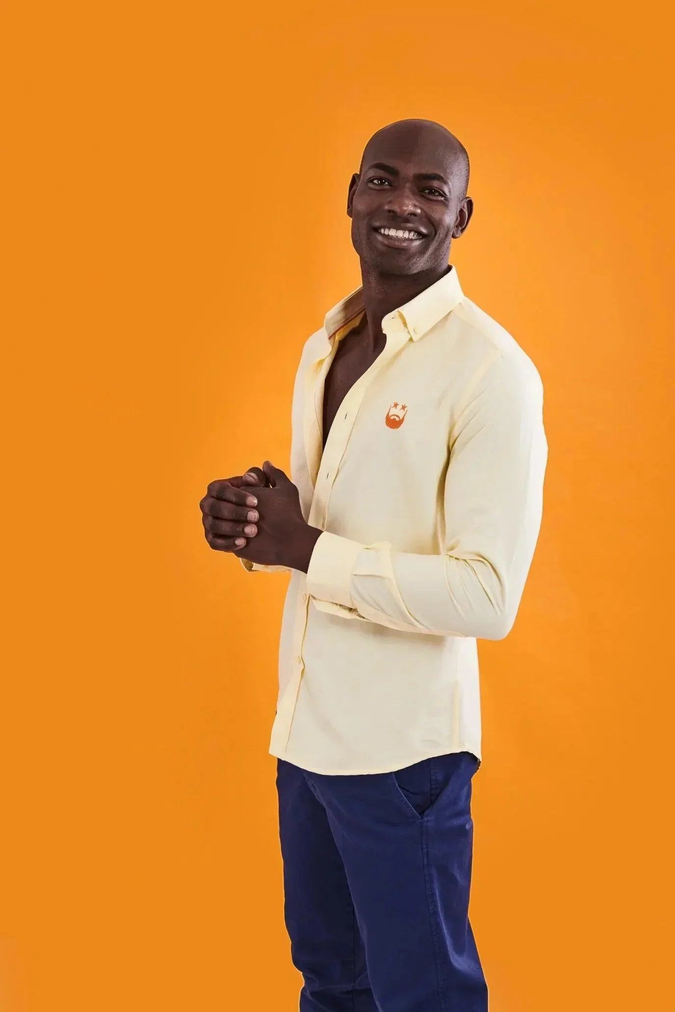 CAMISA HOMBRE AMARILLITA CON BARBA NARANJA