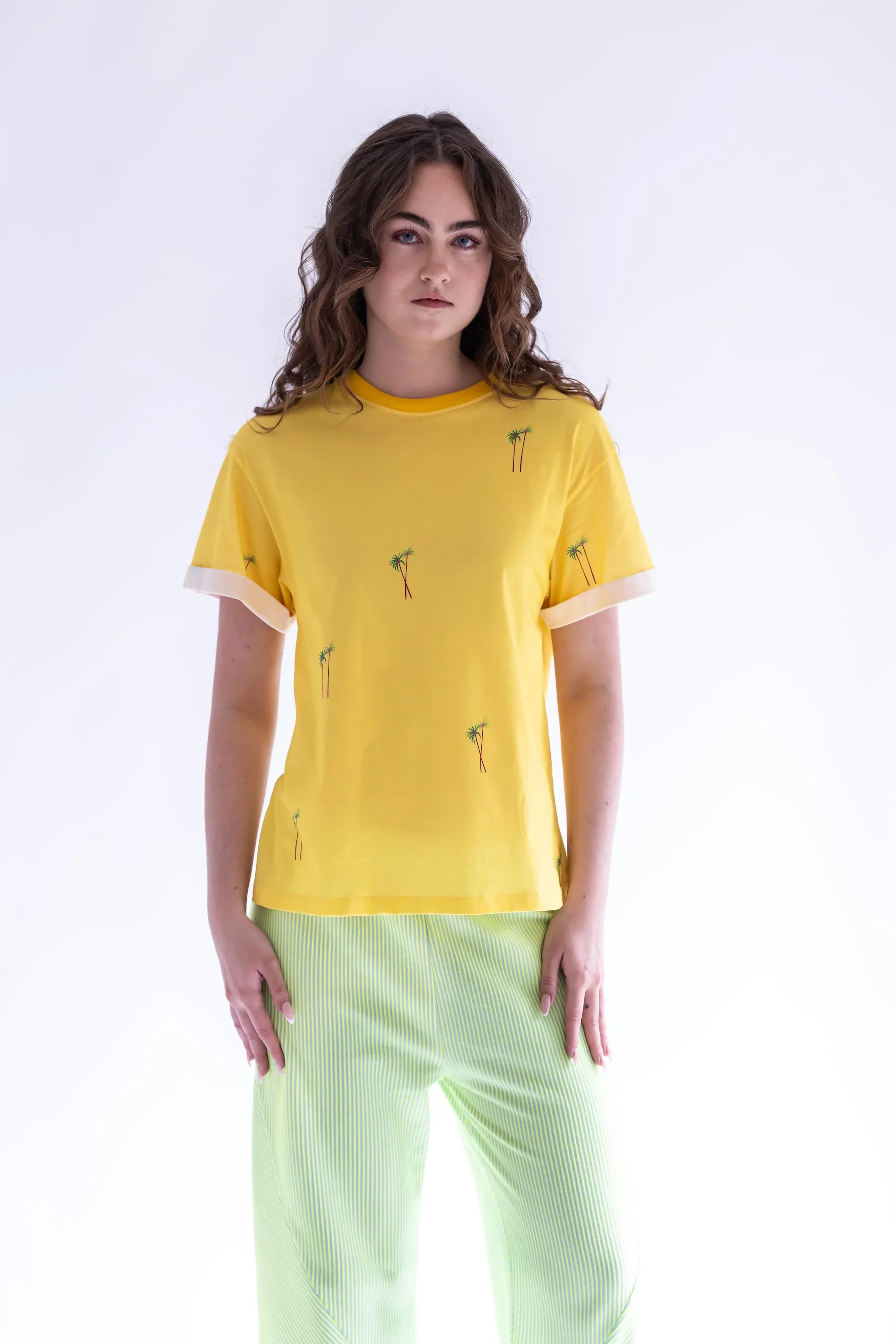 CAMISETA AMARILLA PALMERAS