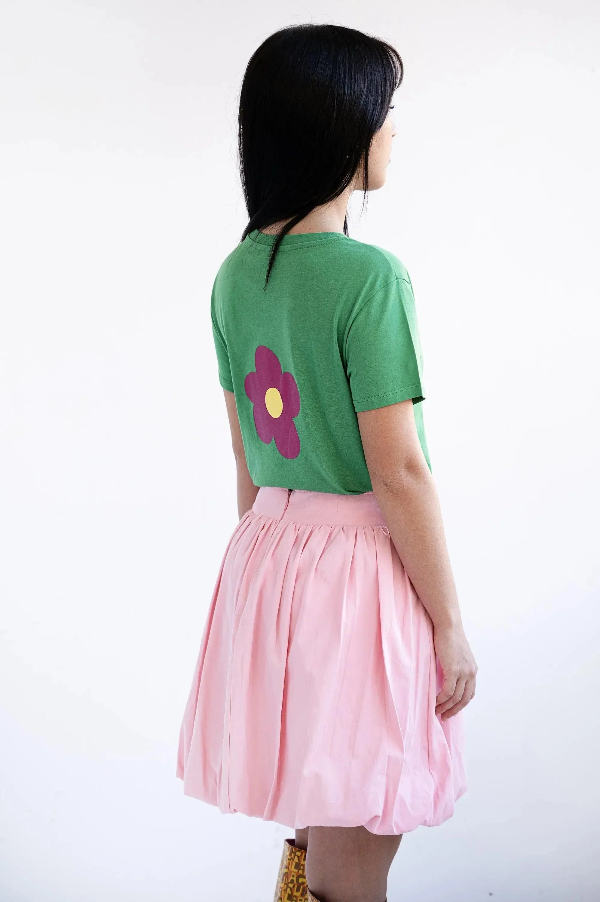 CAMISETA VERDE BASICA FLOR - Image 3